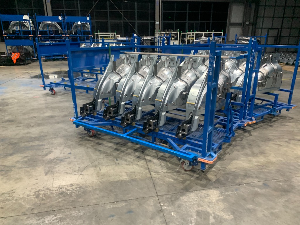 Custom Automotive Turnover Racks: Case Studies from China's OEM Parts Factories